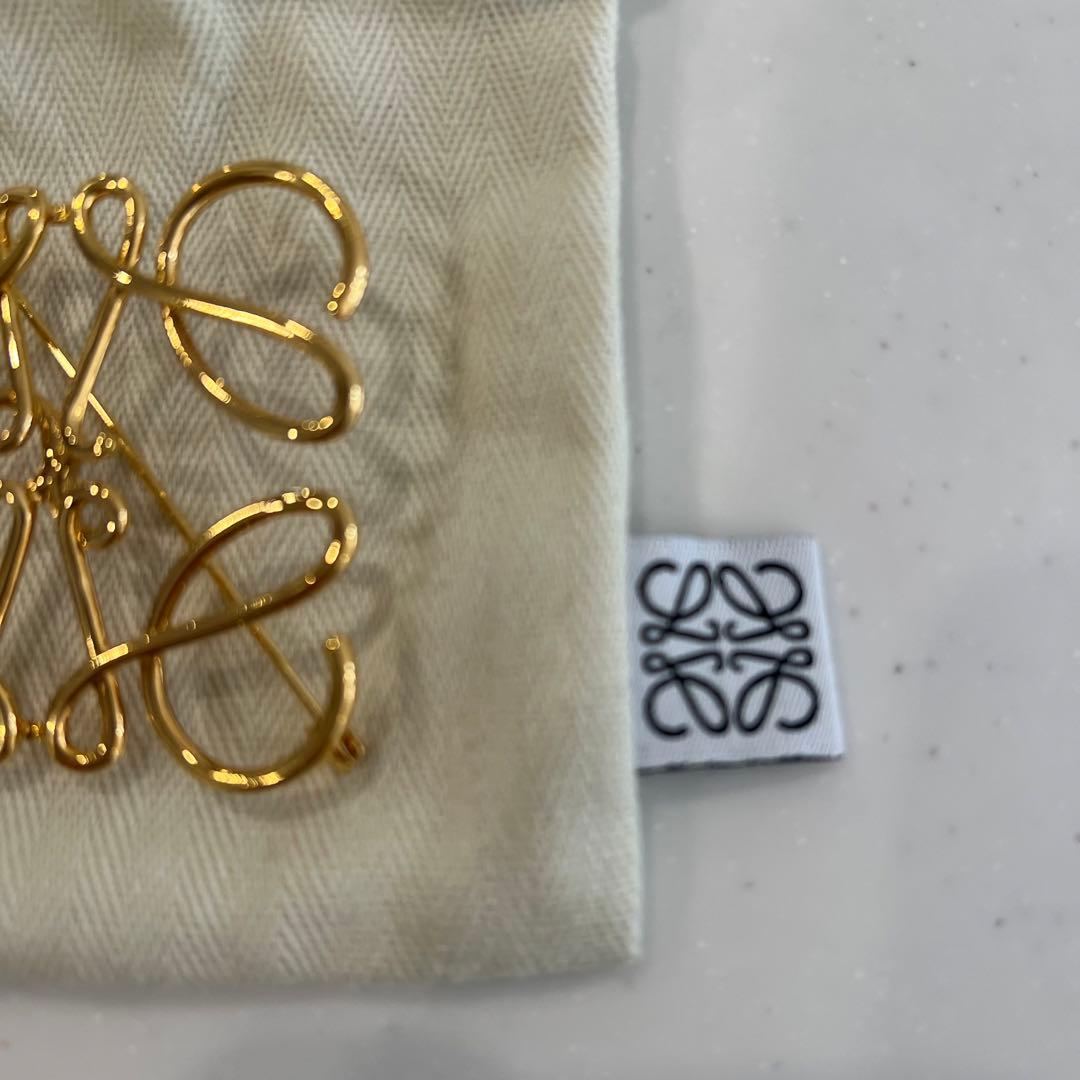 LOEWE ゴールドリボンブローチ　ロエベ　ブローチ