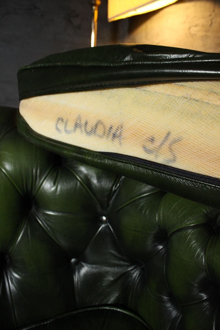 首都圏送無料〜英国チェスターフィールド 伝統キャスター式 総本革 輸入 ソファ