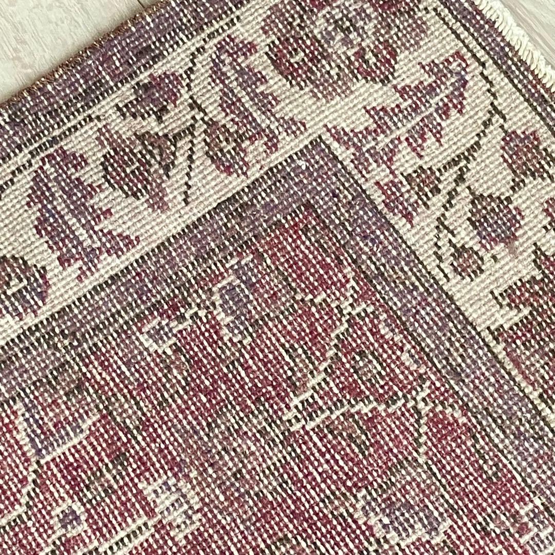 レッドパープル✳︎114×204✳︎ 囲みフラワー　ミルキー　トルコヴィンテージラグ