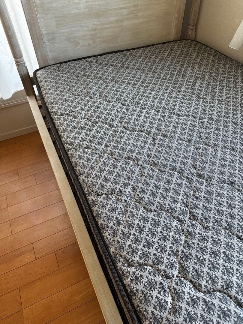 アンティーク調セミダブルベッドフレーム