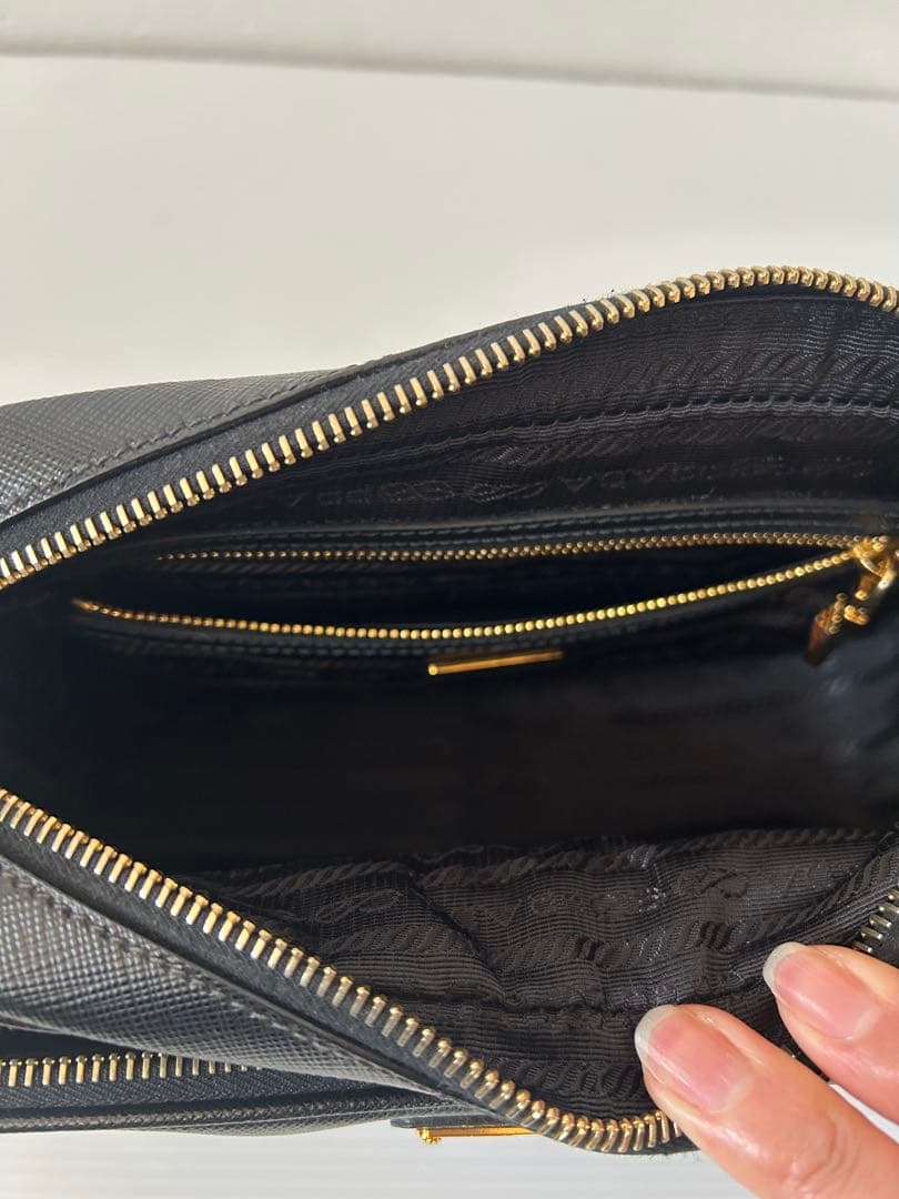 プラダ　ショルダーバッグ　ブラック　BT1010