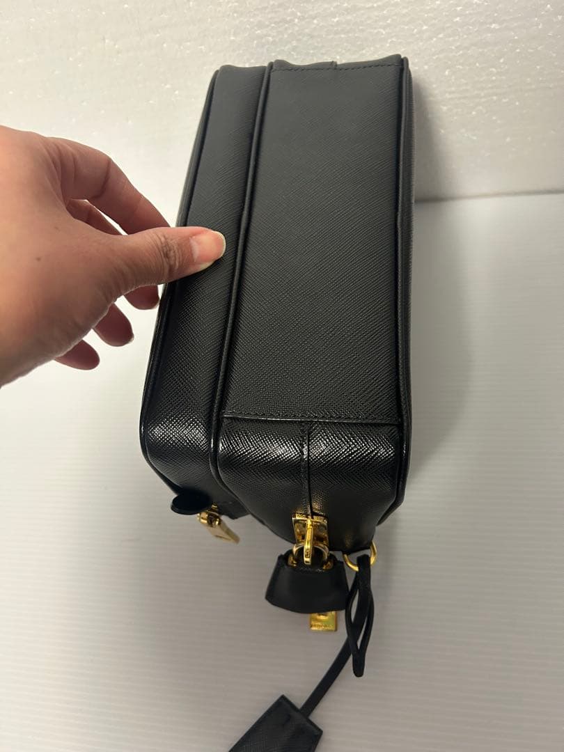 プラダ　ショルダーバッグ　ブラック　BT1010