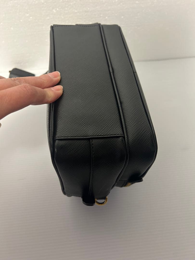 プラダ　ショルダーバッグ　ブラック　BT1010