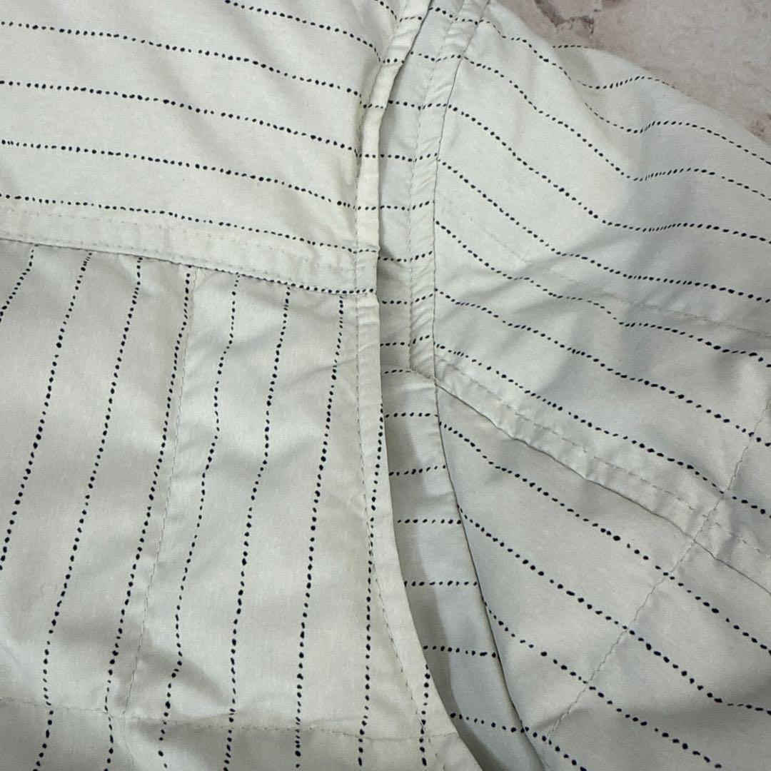 メンズジャケット LLホワイト ストライプ V字ロゴダウン