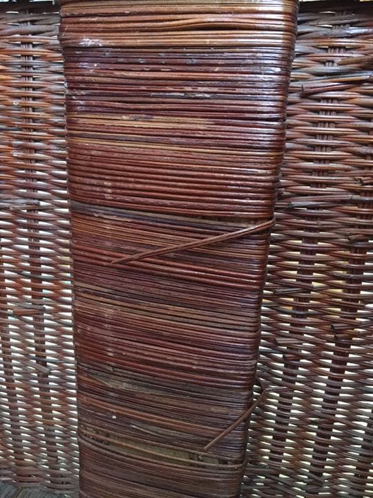 ヴィンテージ: 籐製収納スツール