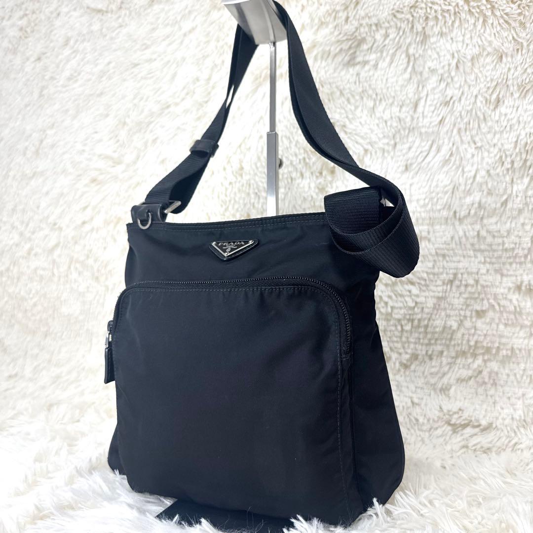 近年 PRADA プラダ ショルダーバッグ サコッシュ 三角ロゴ 黒 ナイロン