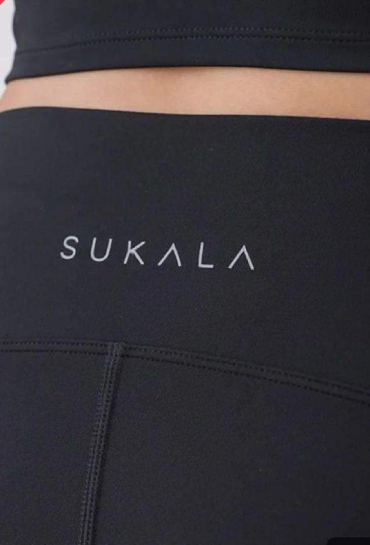 新品　SUKALAフラワーレースレギンスM パイピングされたレースのポケット