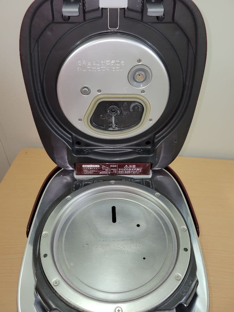 ✨高性能IH炊飯器✨ TOSHIBA RC-10E8VS 5.5合炊き