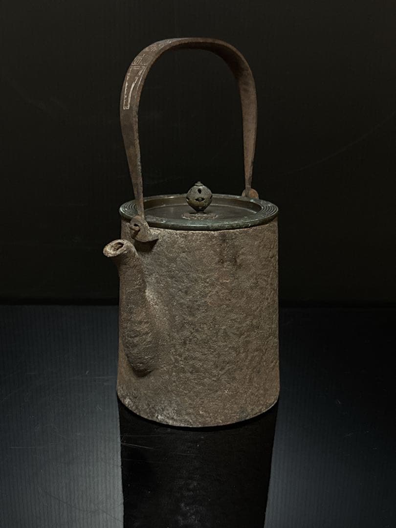 龍文堂 安之介 造 銀象嵌提手 宣徳蟲喰輪線蓋 筒型 鉄瓶 茶道具