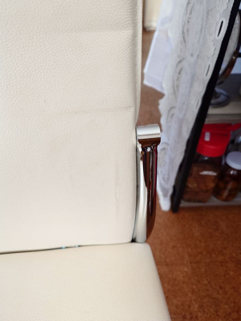 ガラス天板の長方形テーブル