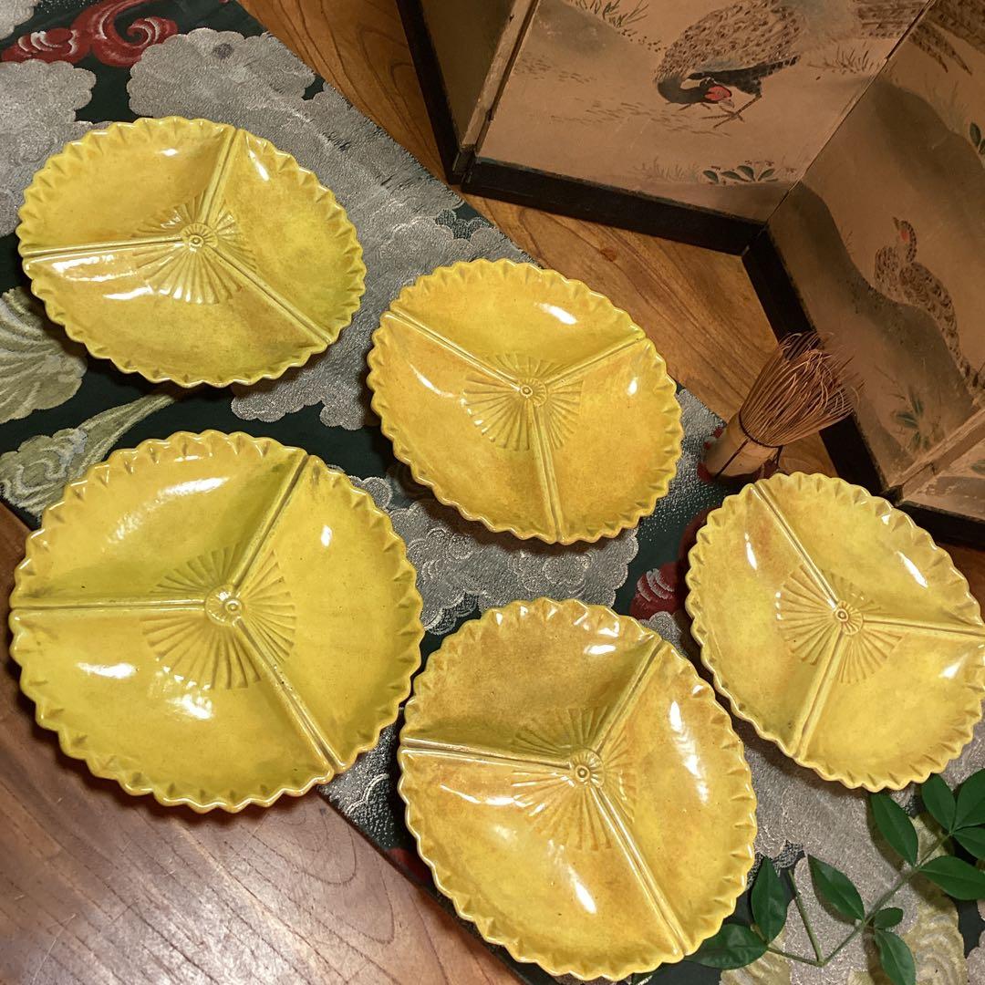 【特別出品】　懐石道具　黄交趾焼　源内焼　三つ扇皿　　５枚揃　供箱