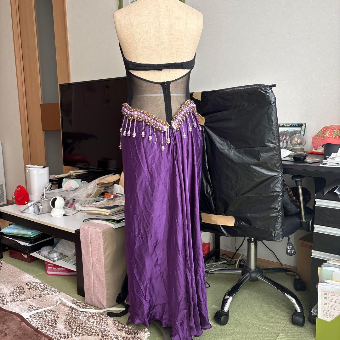 紫のビーズ装飾ロングドレス
