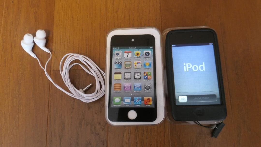 Apple iPod Touch 第4世代 32GB（ケース・イヤホン付き）