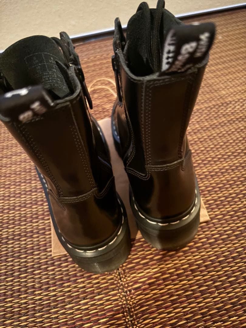 ドクターマーチン　JADON ホワイトステッチ 8 ホール ブーツ