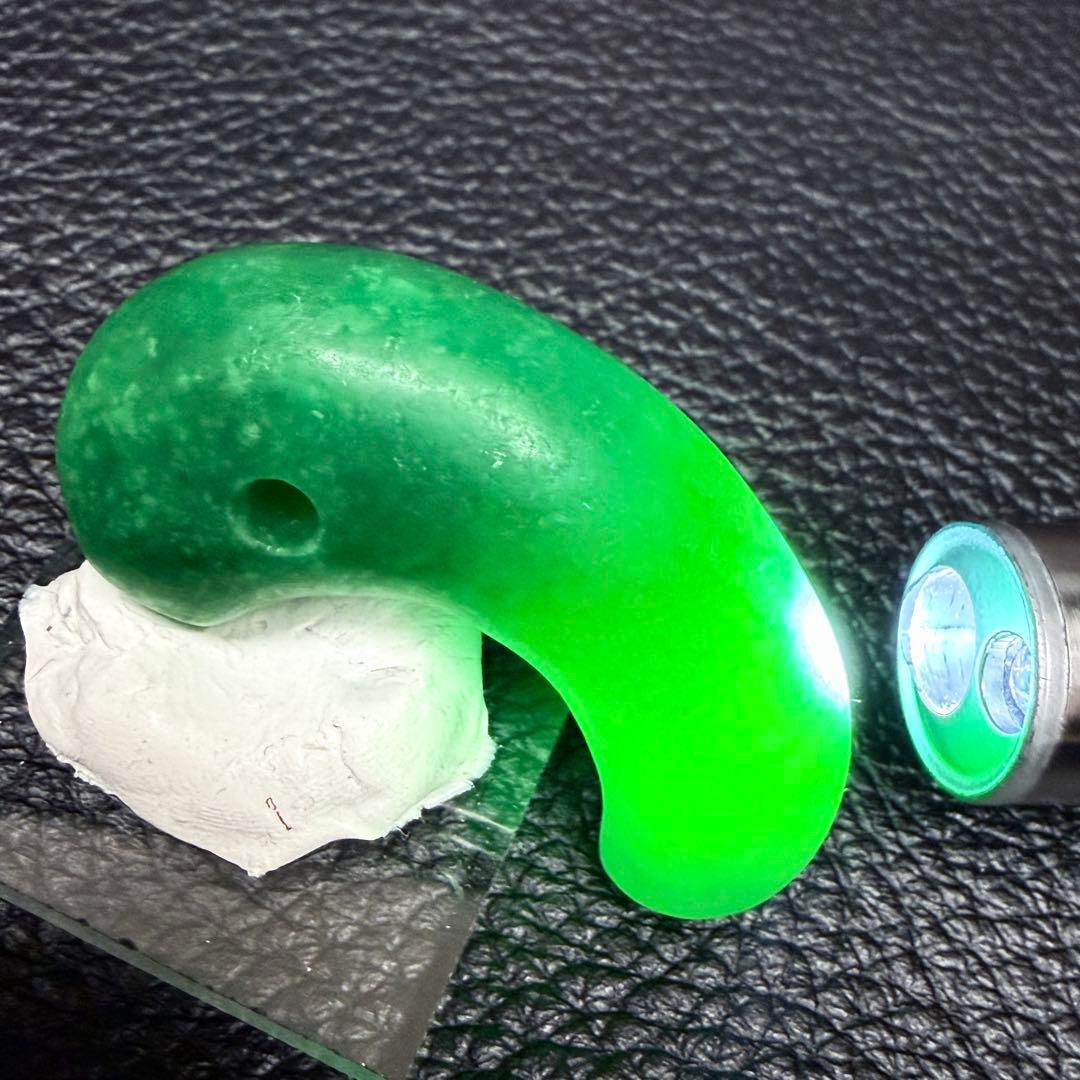 縄文、弥生、硬玉大珠、魔除け石 透明度ある古墳期 ヒスイ硬玉翡翠 勾玉