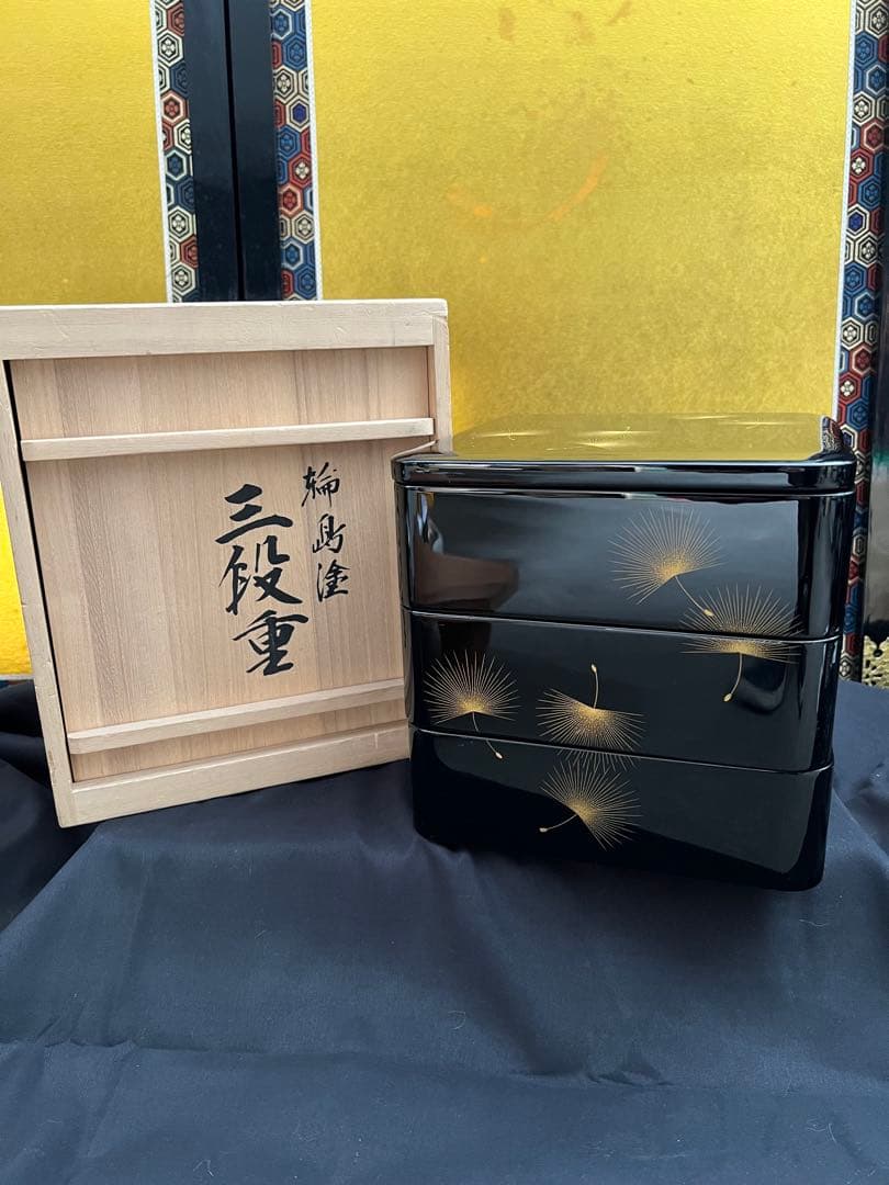 輪島塗　五島屋　布着本堅地　五島屋謹製　金蒔絵　綿毛　三重箱 共箱