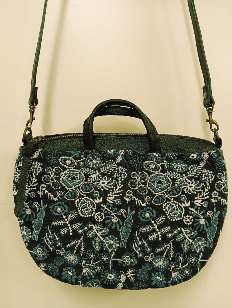 ミナペルホネン本革セレブレイトショルダーバッグ