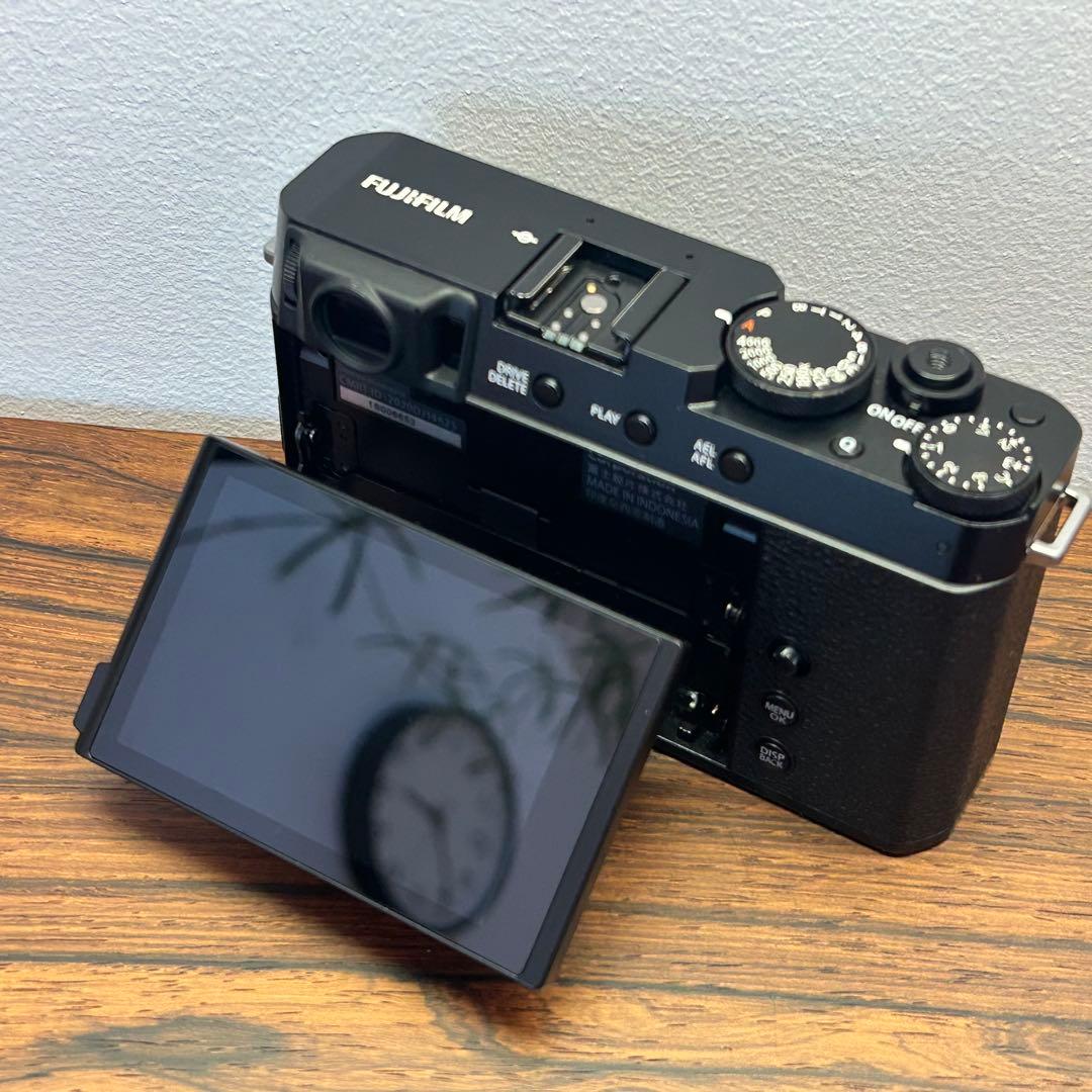 FUJIFILM フジフィルム X-E4 ブラック