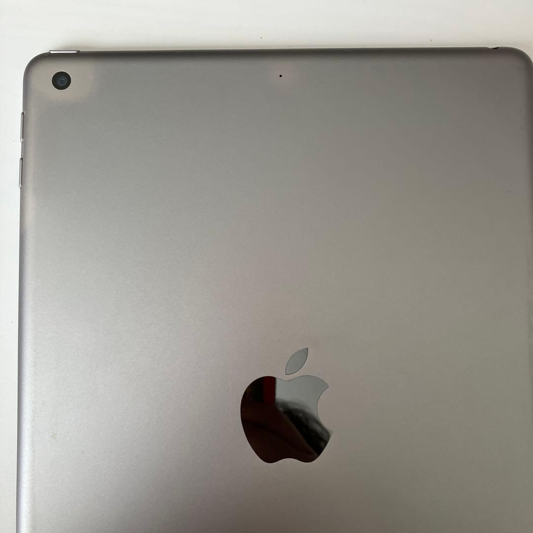 iPad 第5世代　タブレット　本体　スペースグレイ　32GB wifi