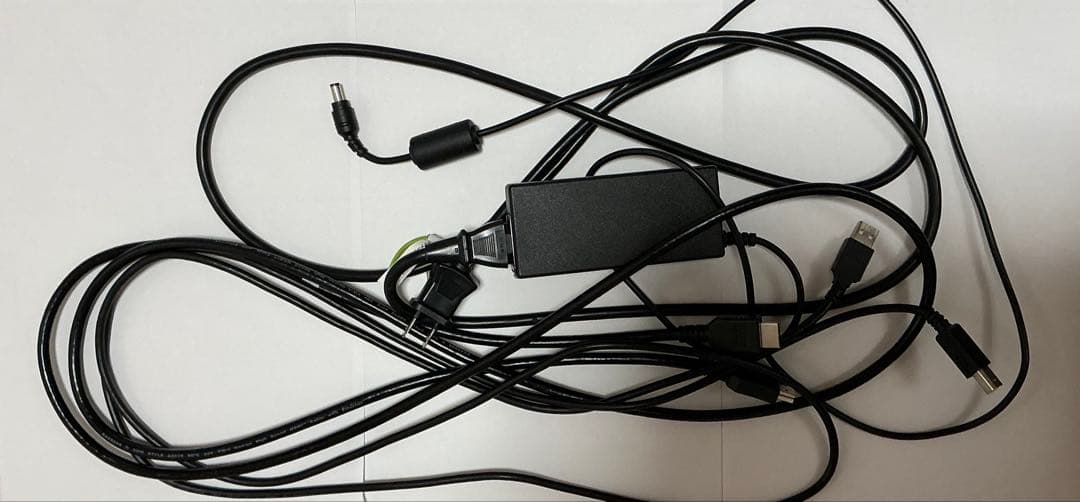 Wacomの液晶ペンタブレットcintiq 22とペン・左手デバイス付き