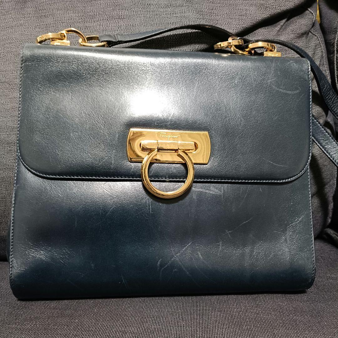 SalvatoreFerragamo ガンチーニ ショルダーバッグ レザー