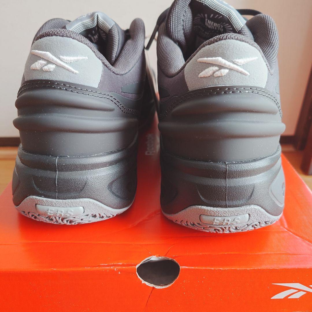 Reebok バスケットボールシューズ グレー　エンジンA