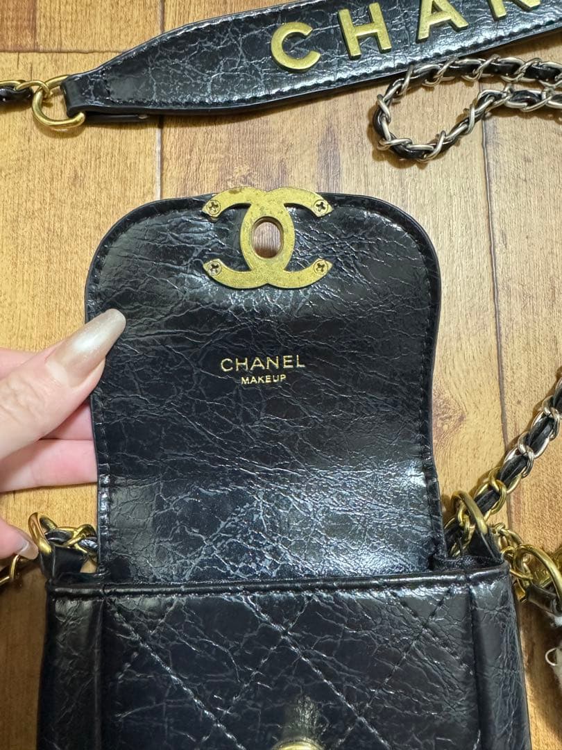 24時間以内発送　CHANEL ノベルティキルティング スマホ　ショルダーバッグ