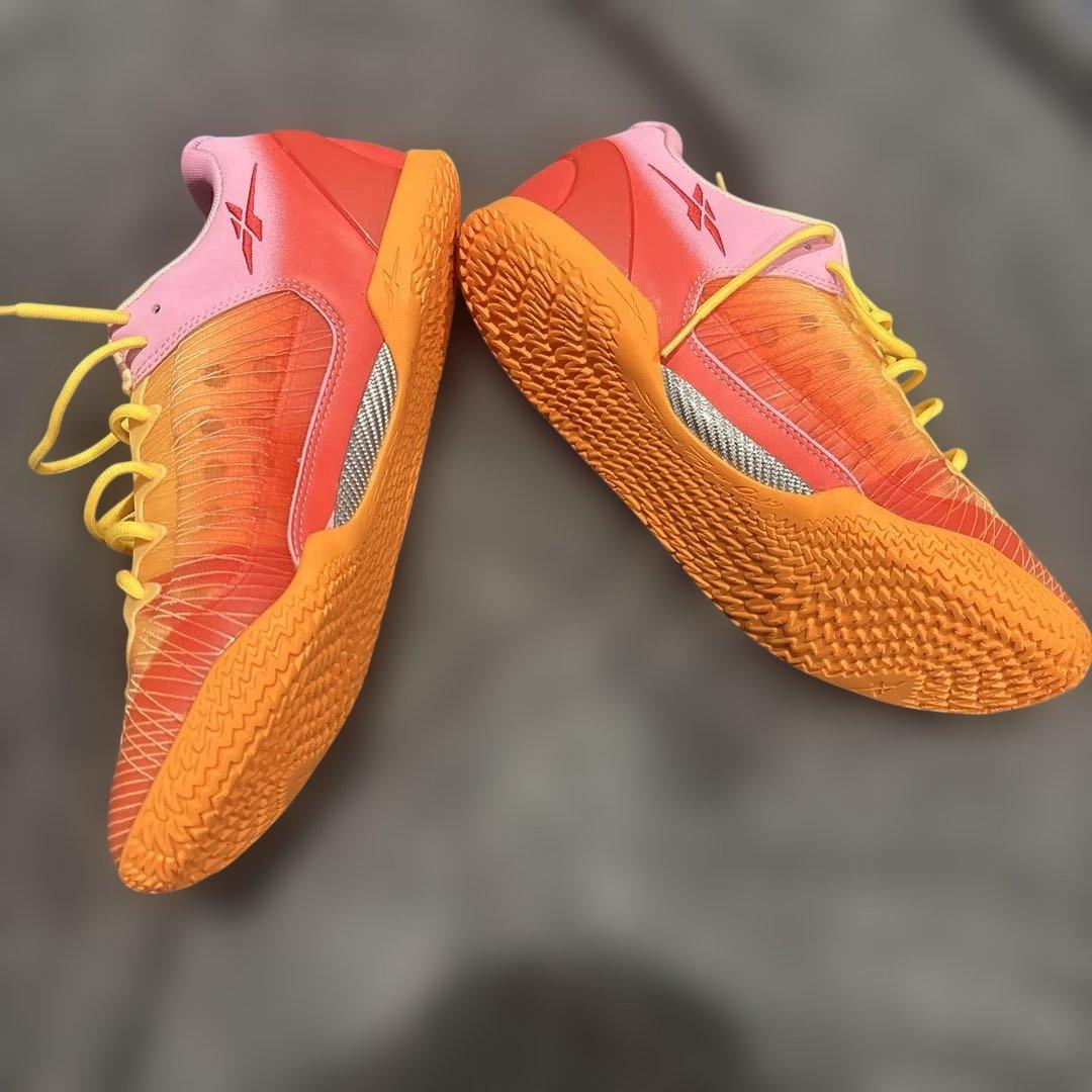 オレンジ/ピンク バスケットボールシューズ