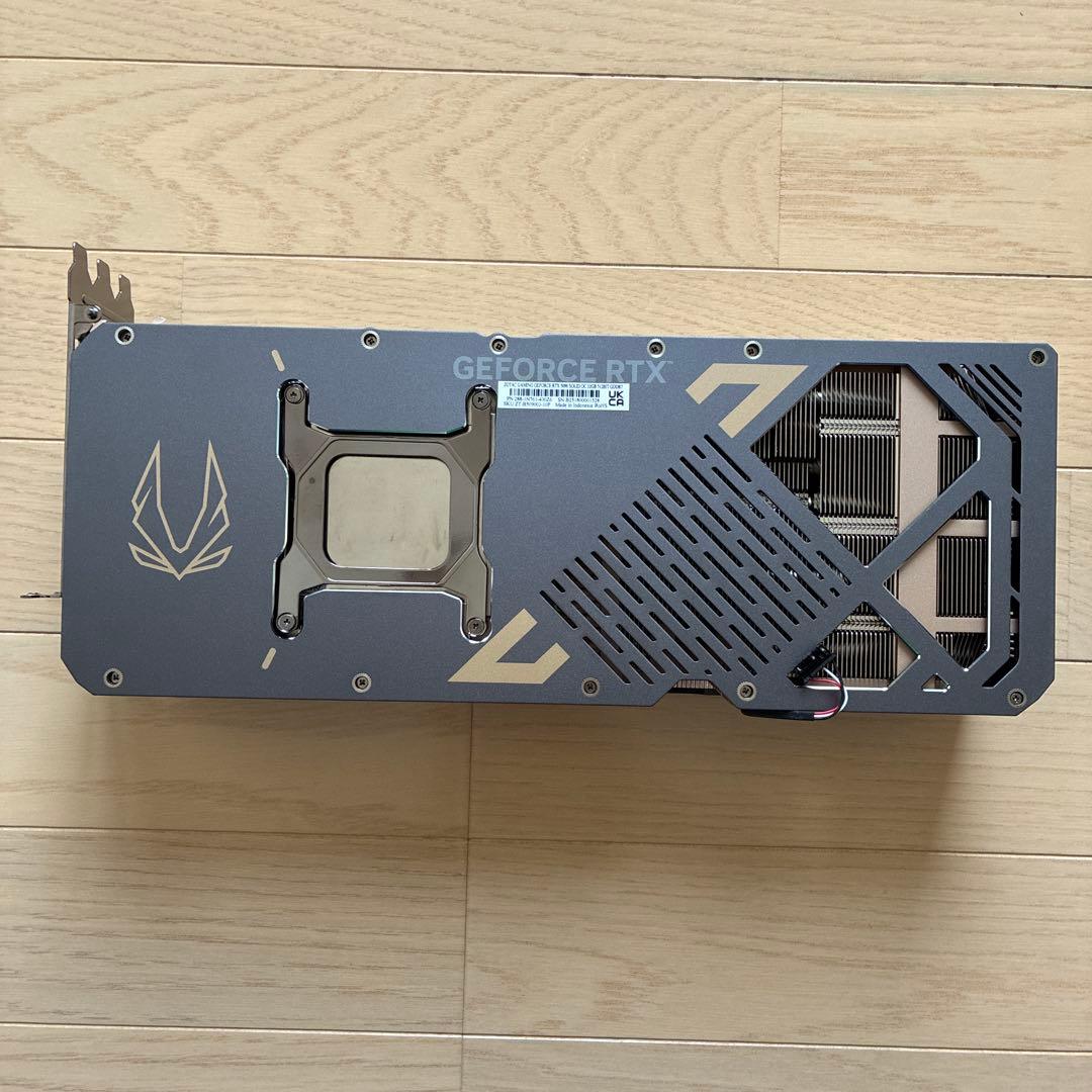 グラフィックボード　グラボ 5090 ヒートシンク　ファン　など