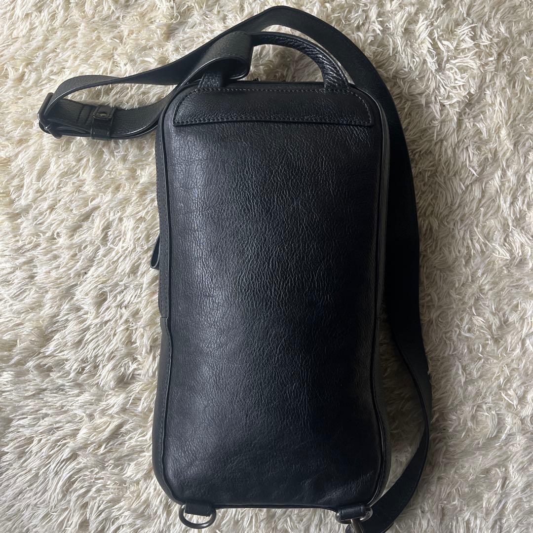 極美品　マザーハウス　カゼマトウ　 クロスバッグ レザー ボディバッグ シボ革