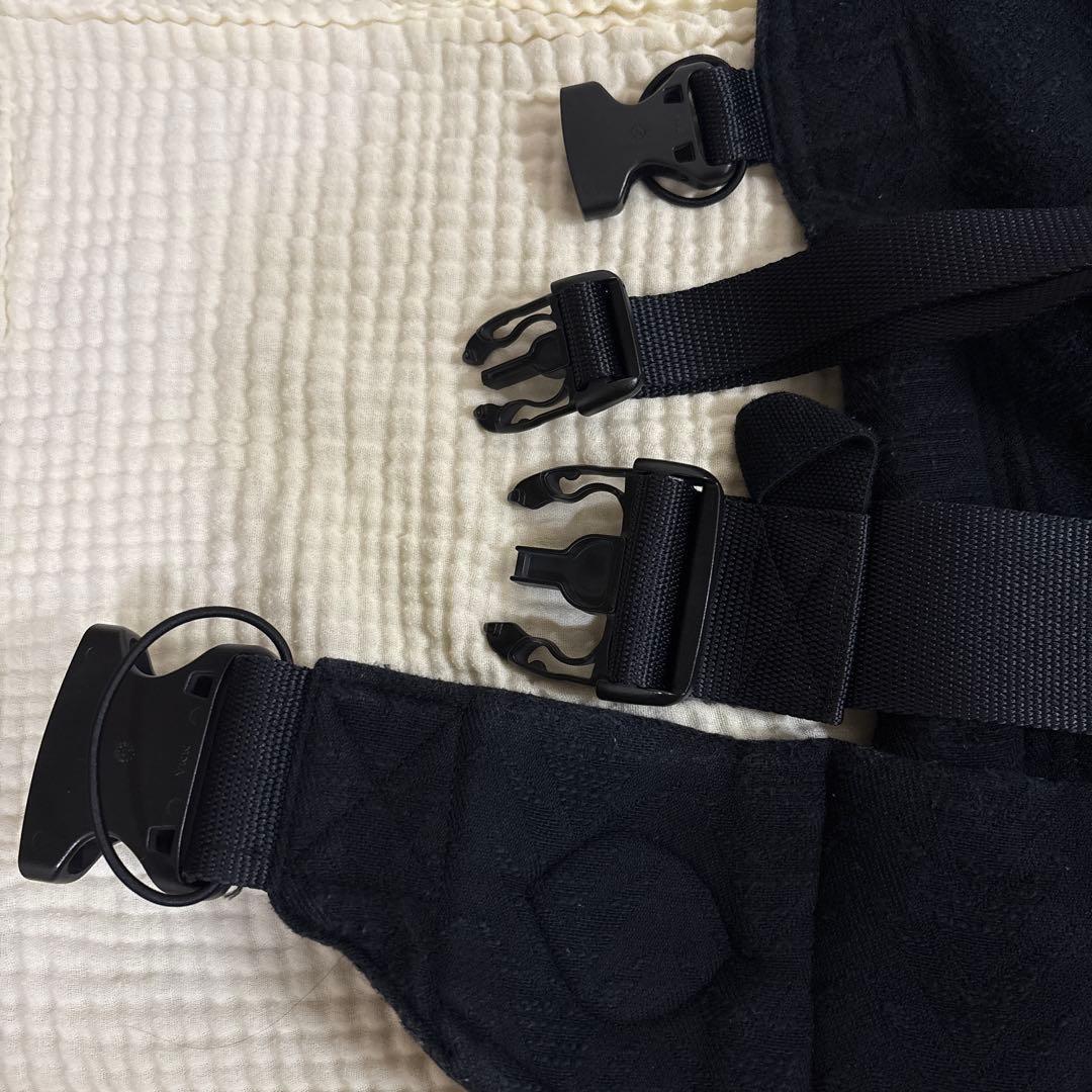 アーティポッペ　抱っこ紐　ブラック