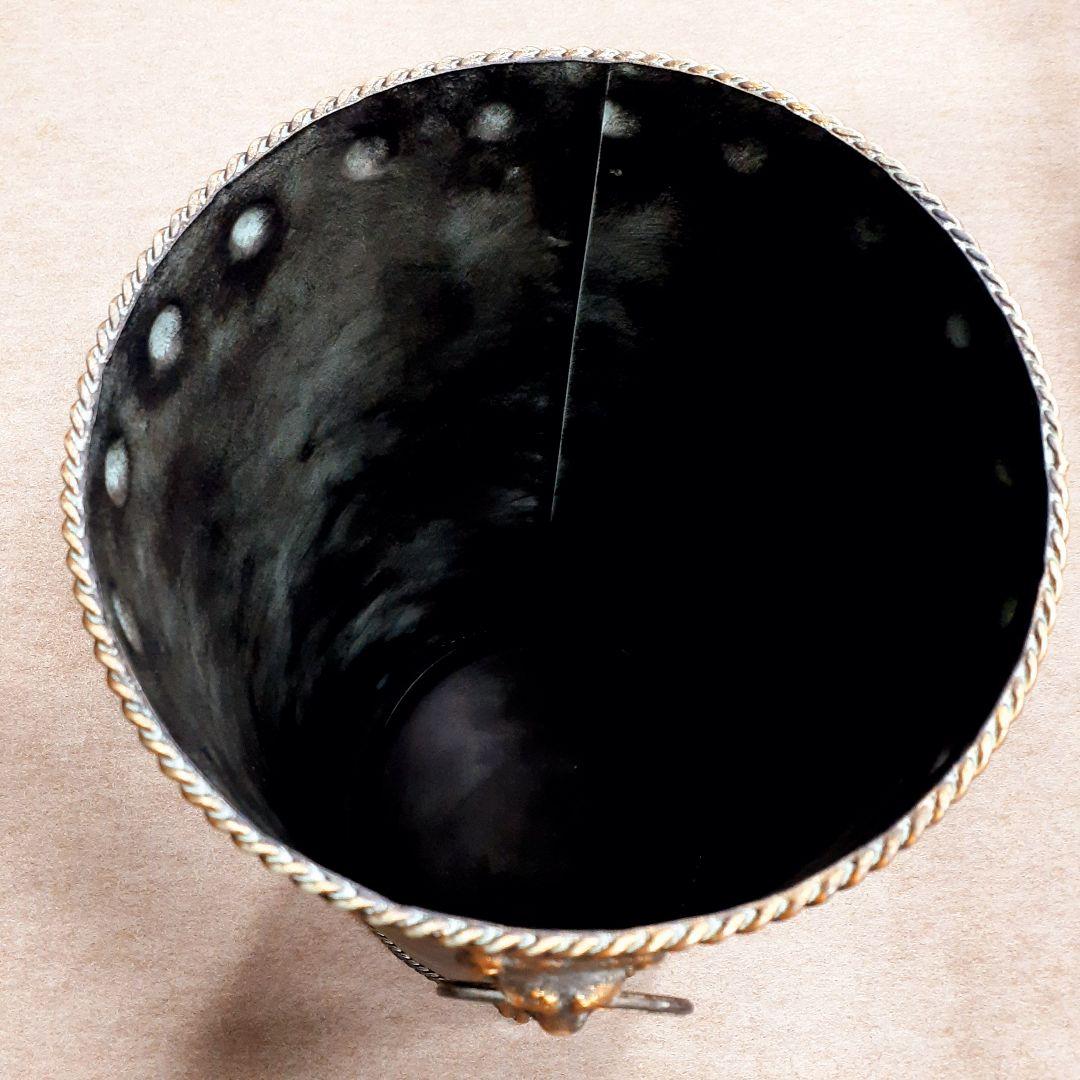 輸入雑貨　アイアン製品　『ライオン飾り付き円筒形傘だて』　アンブレラスタンド