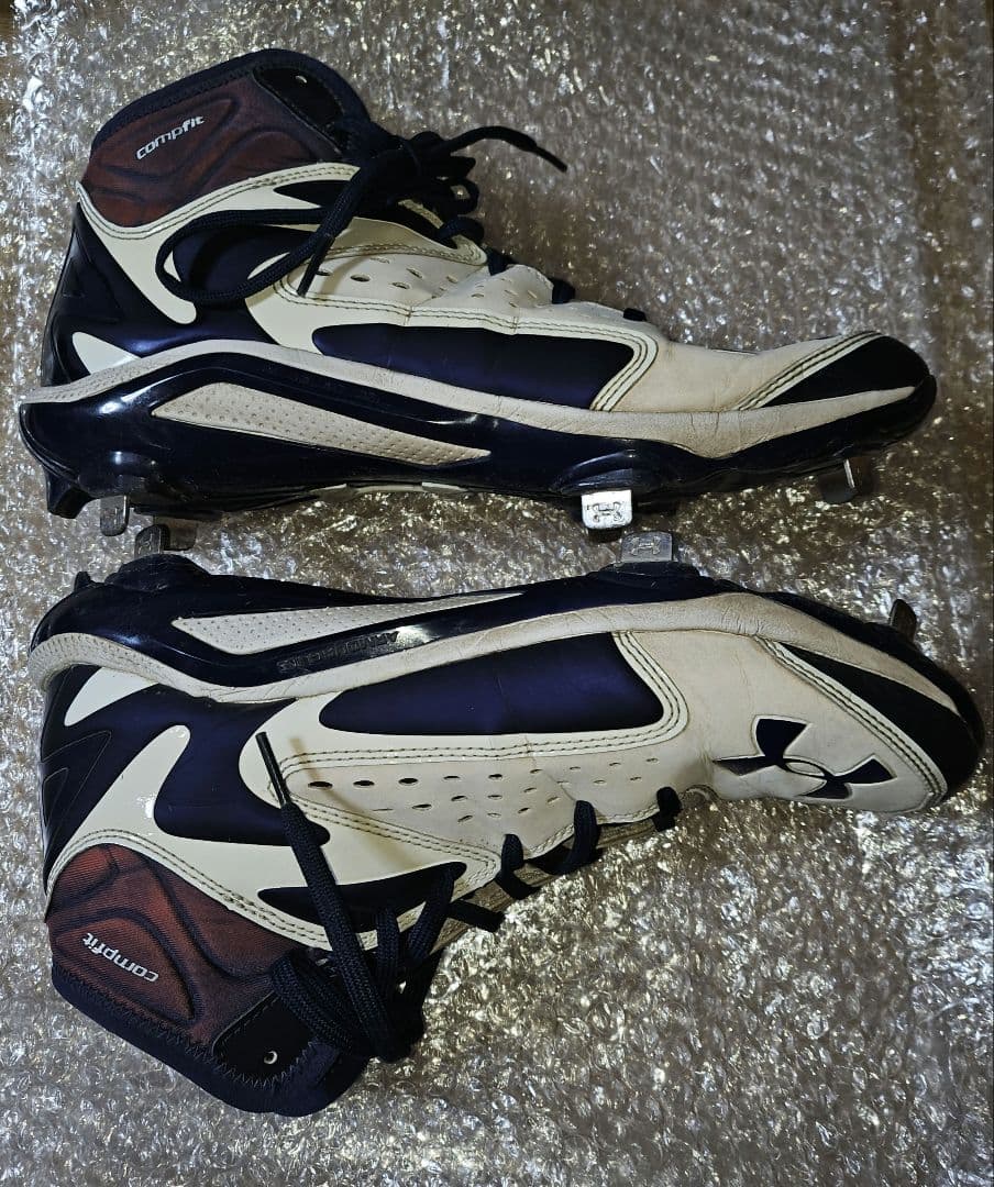 アンダーアーマー ハイカット？スパイクの使用品 27センチ