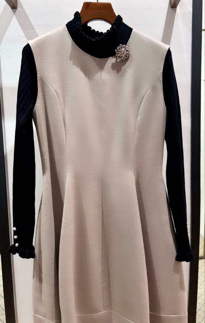 FOXEY ♡Lady Bouquet♡美品ベージュワンピース38レザーベルト付