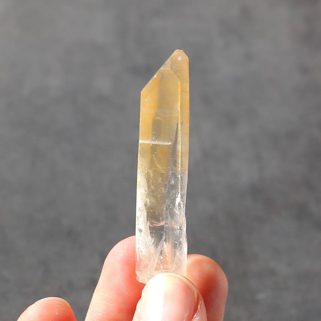 ゴールデンヒーラー クォーツ 原石 水晶 鉱物 希少石 天然石