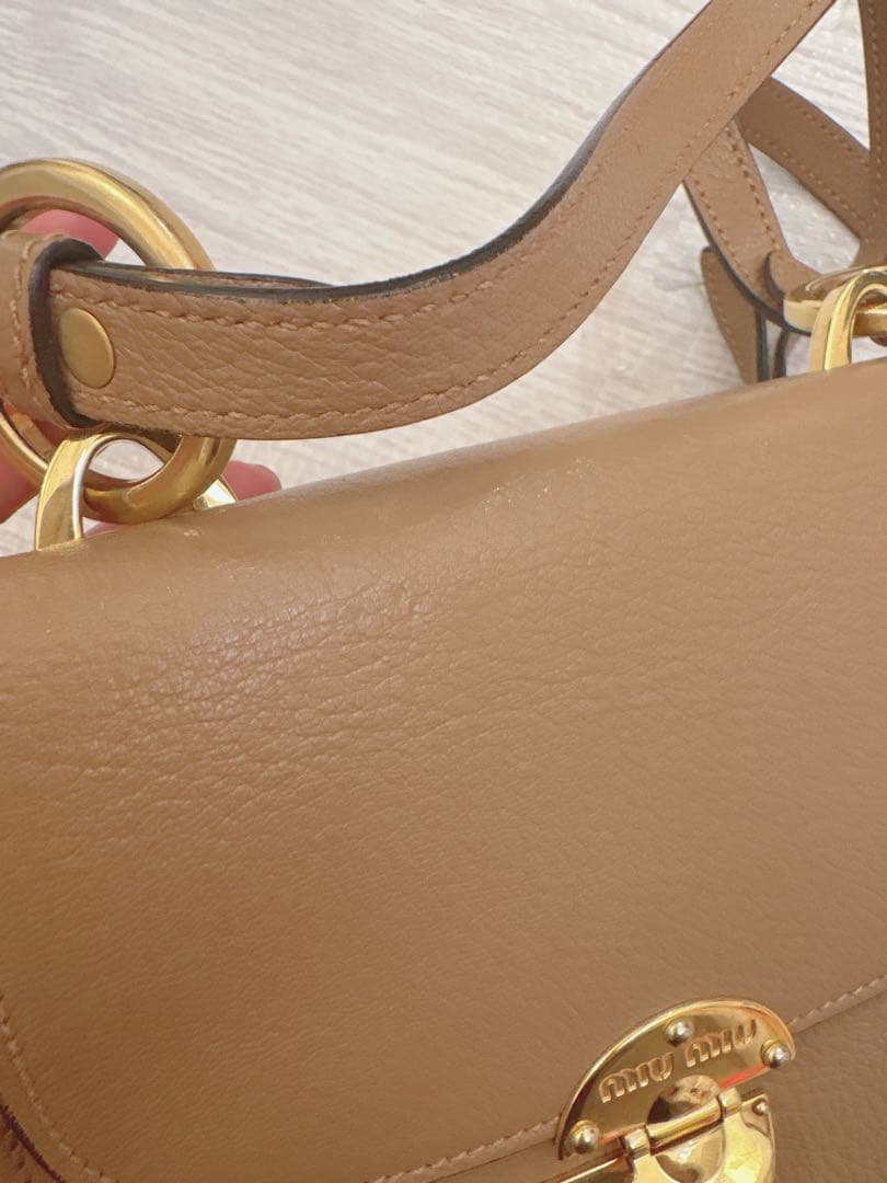 Miu Miu ベージュショルダーバッグ