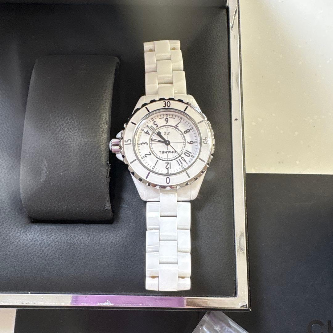 シャネルJ12 33mm 白セラミック　レディース（正規品）