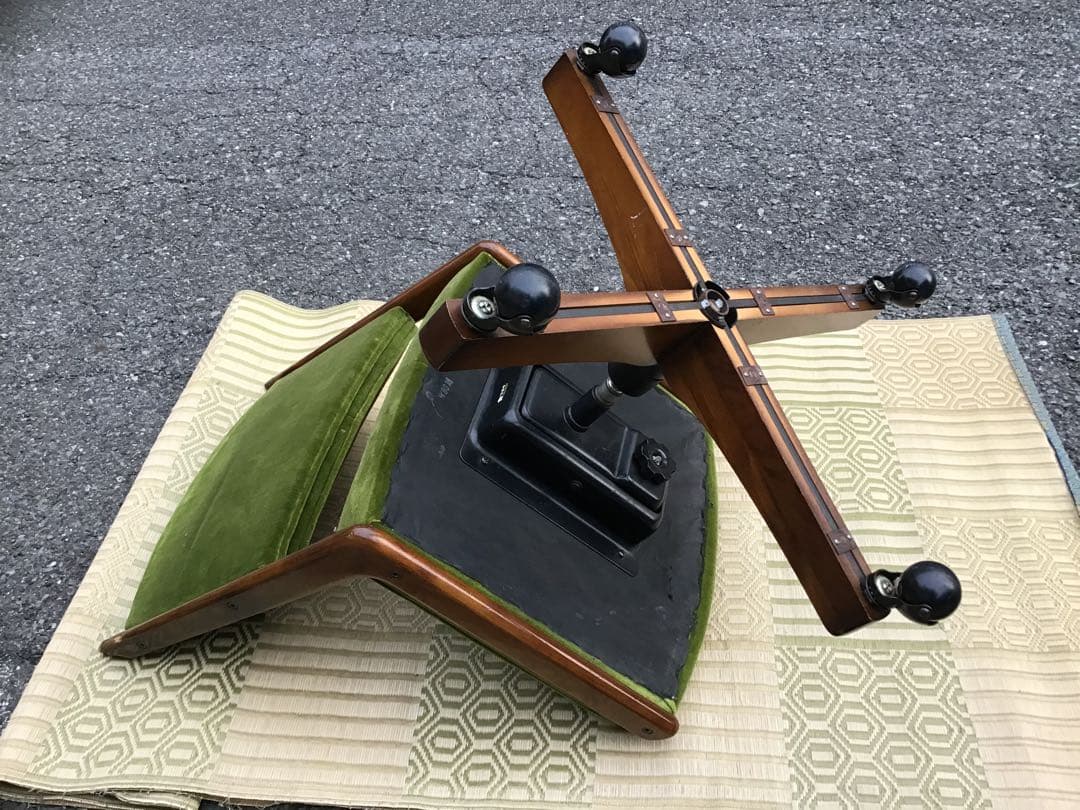 c*c様 昭和　レトロ　難有り　カリモク　緑色ベルベット風回転チェア
