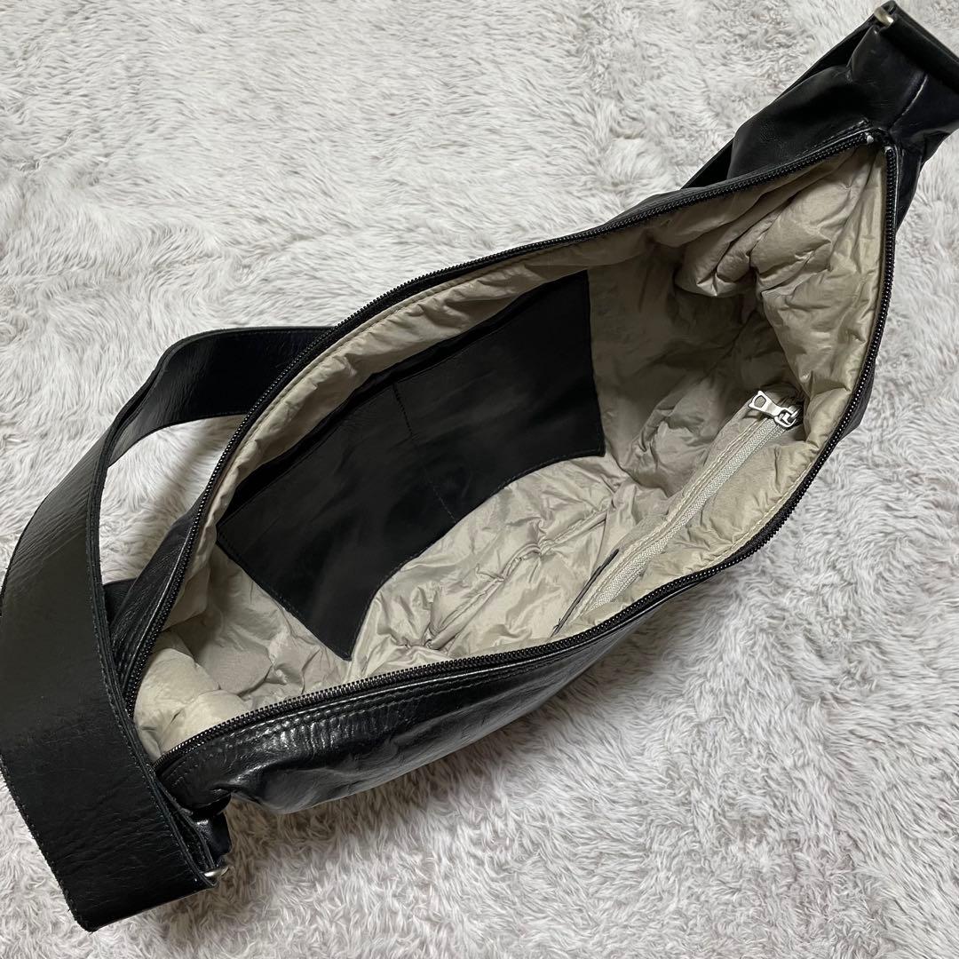 m0851 ショルダーバッグ　オールレザー　アニリンレザー　光沢　ブラック