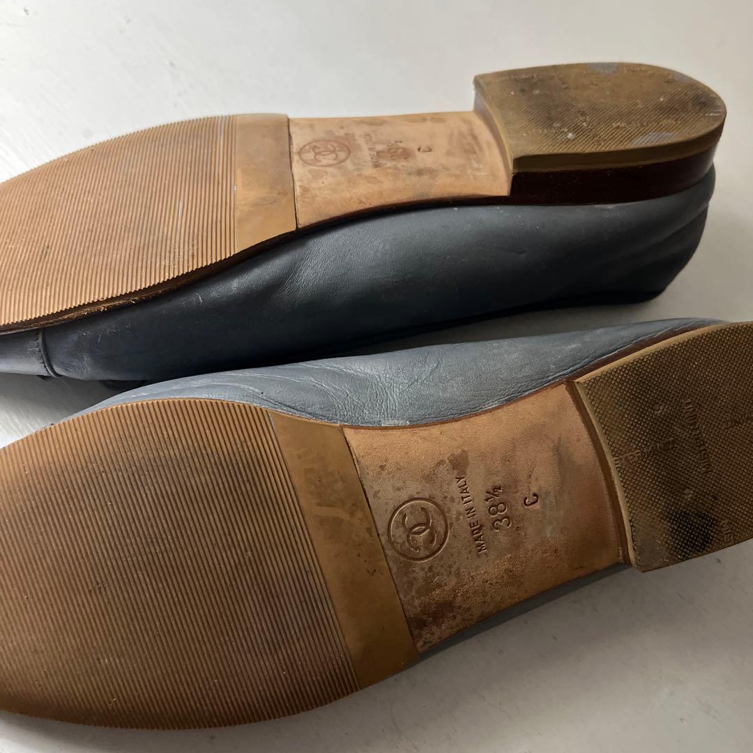 CHANEL グレー フラットシューズ