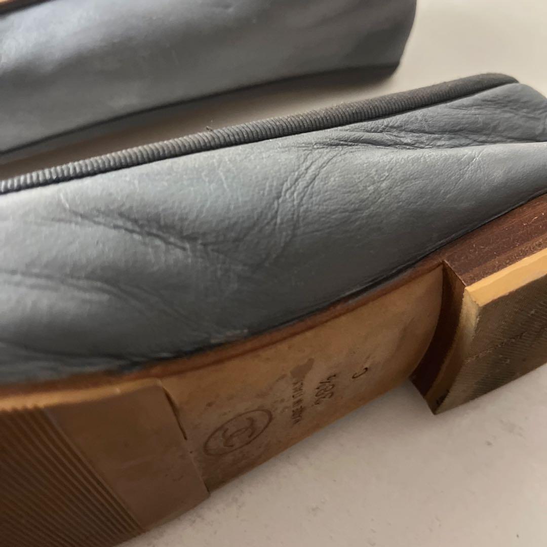 CHANEL グレー フラットシューズ