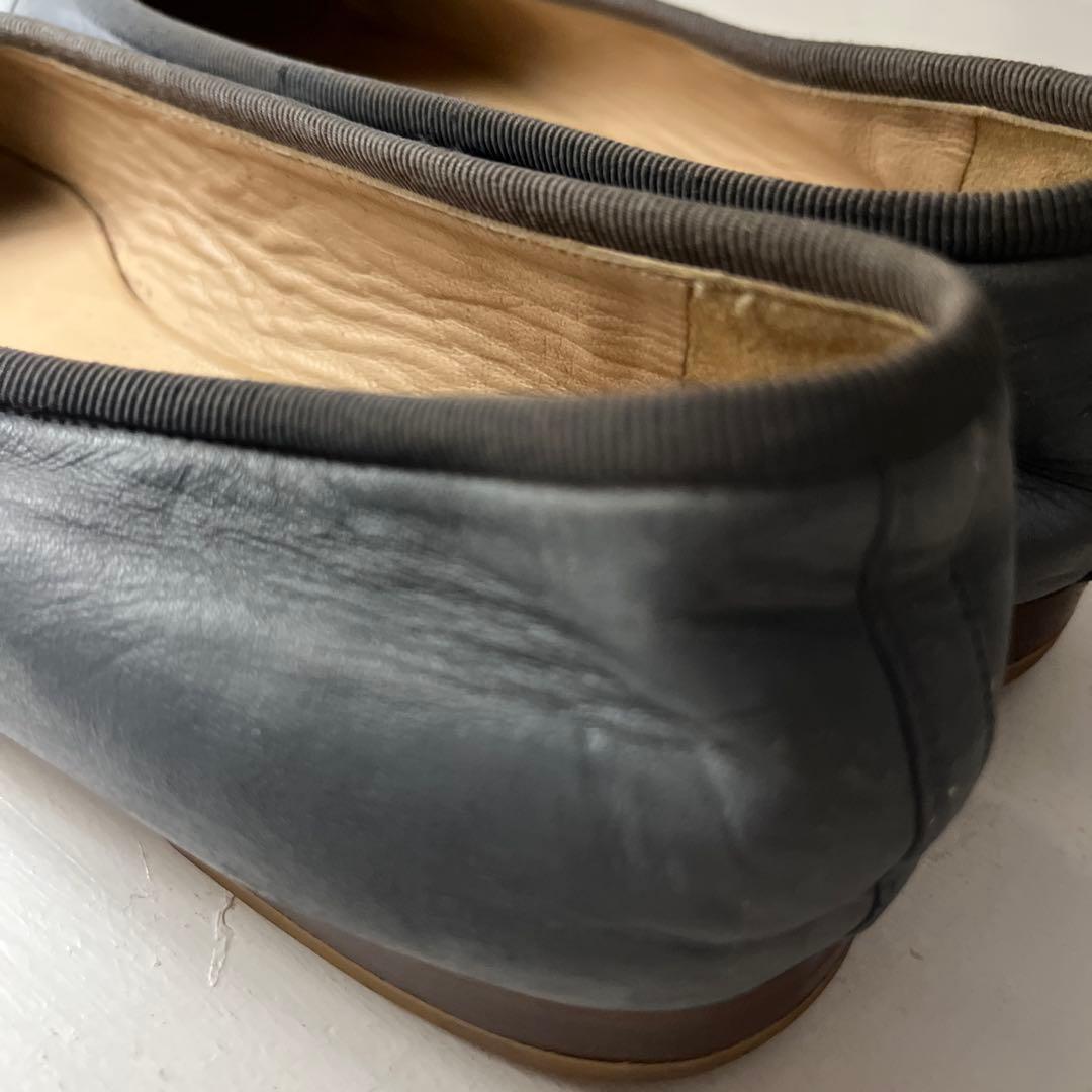 CHANEL グレー フラットシューズ