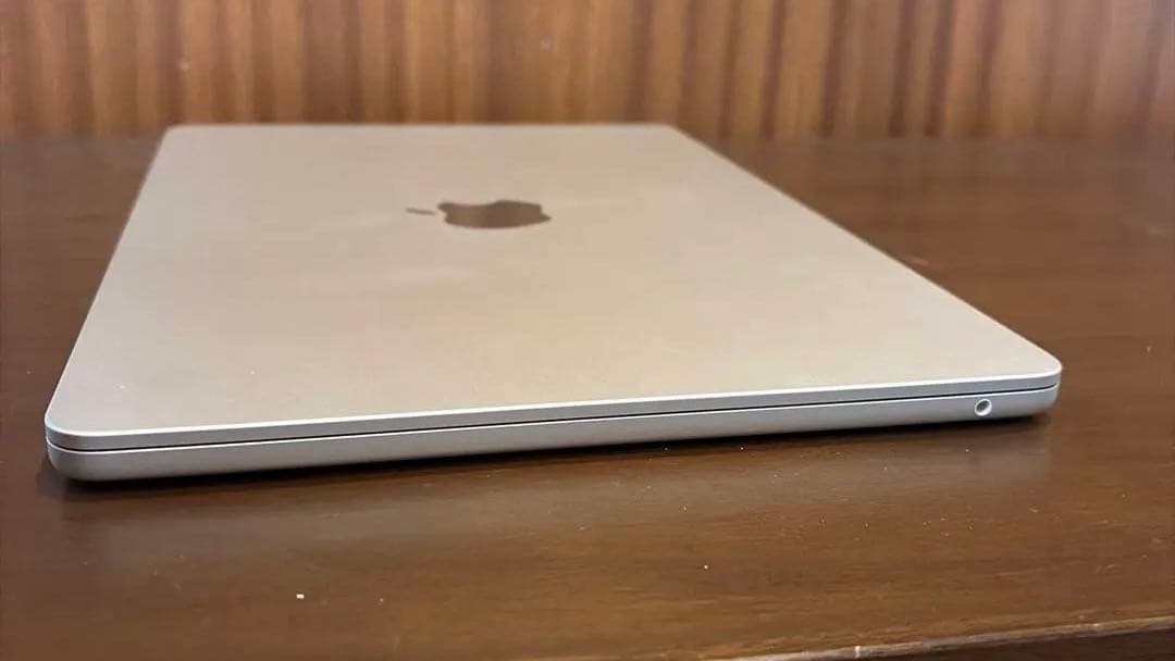 ほぼ未使用　MacBook Air 2022 M2モデル 8GB/512GB