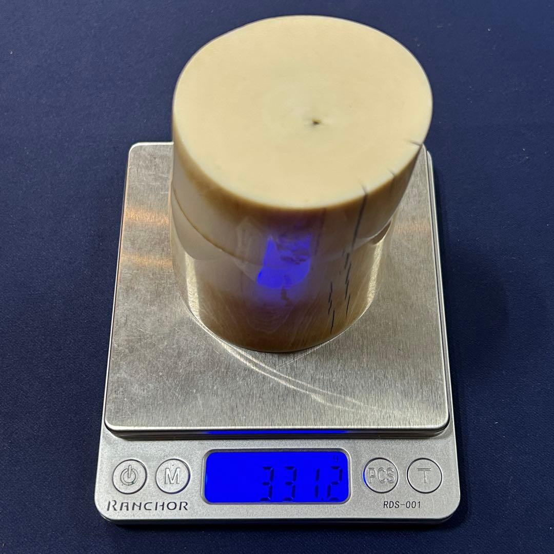 象牙風 ハンコ置き 印鑑置 総重量331.2g 縦約82.4㎜ 横約60-66㎜