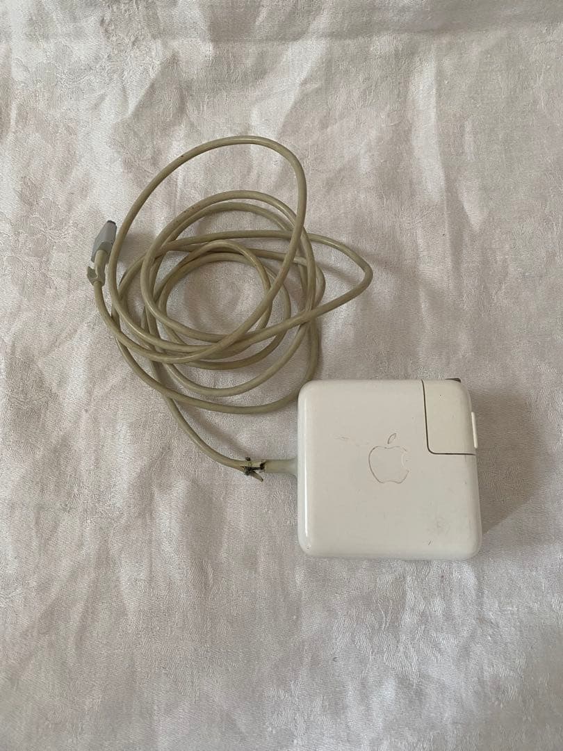 MacBook Air 11-inch A1465 初期化済み 充電器・箱付き