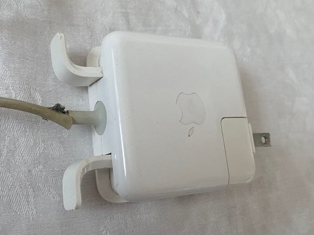 MacBook Air 11-inch A1465 初期化済み 充電器・箱付き