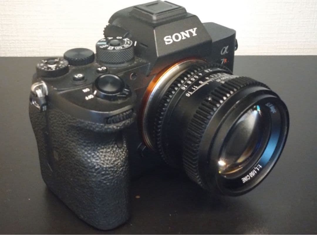 SLR Magic 50mm f/1.1 レンズ