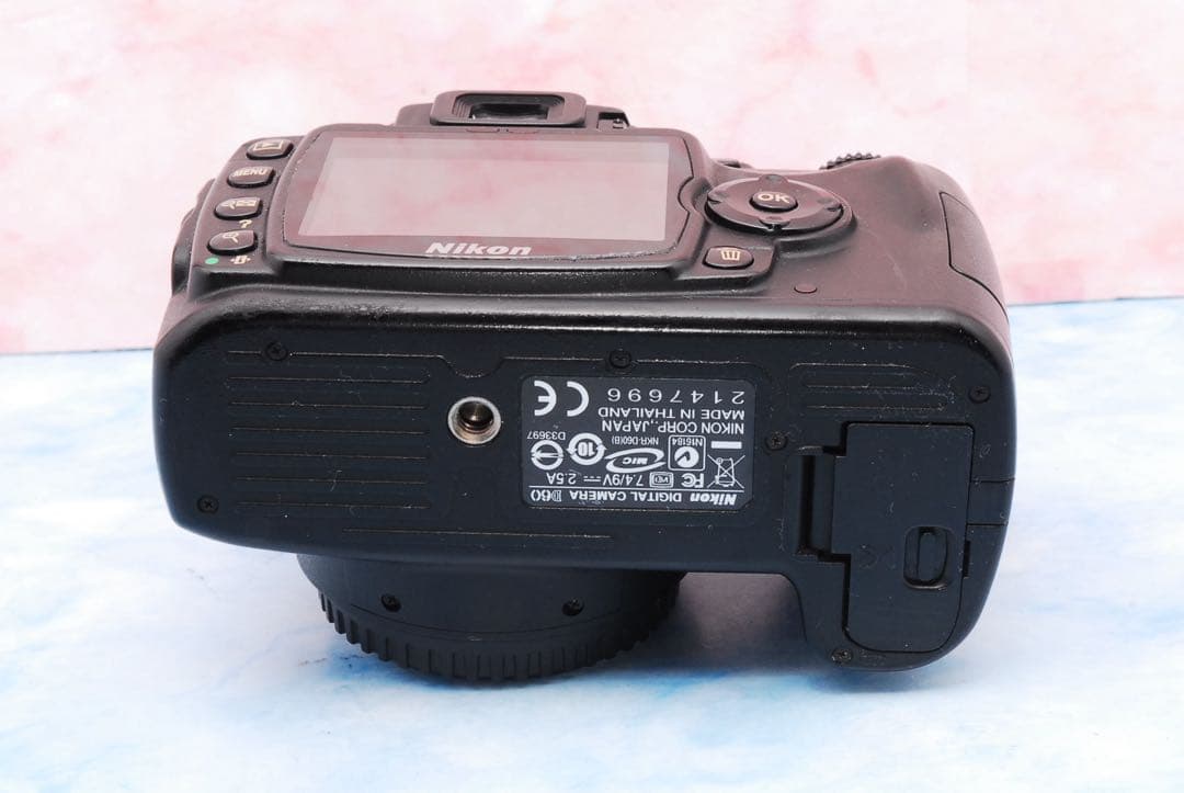ニコン D60★入門機★望遠レンズ付Wレンズ★小型＆軽量★一眼レフカメラ