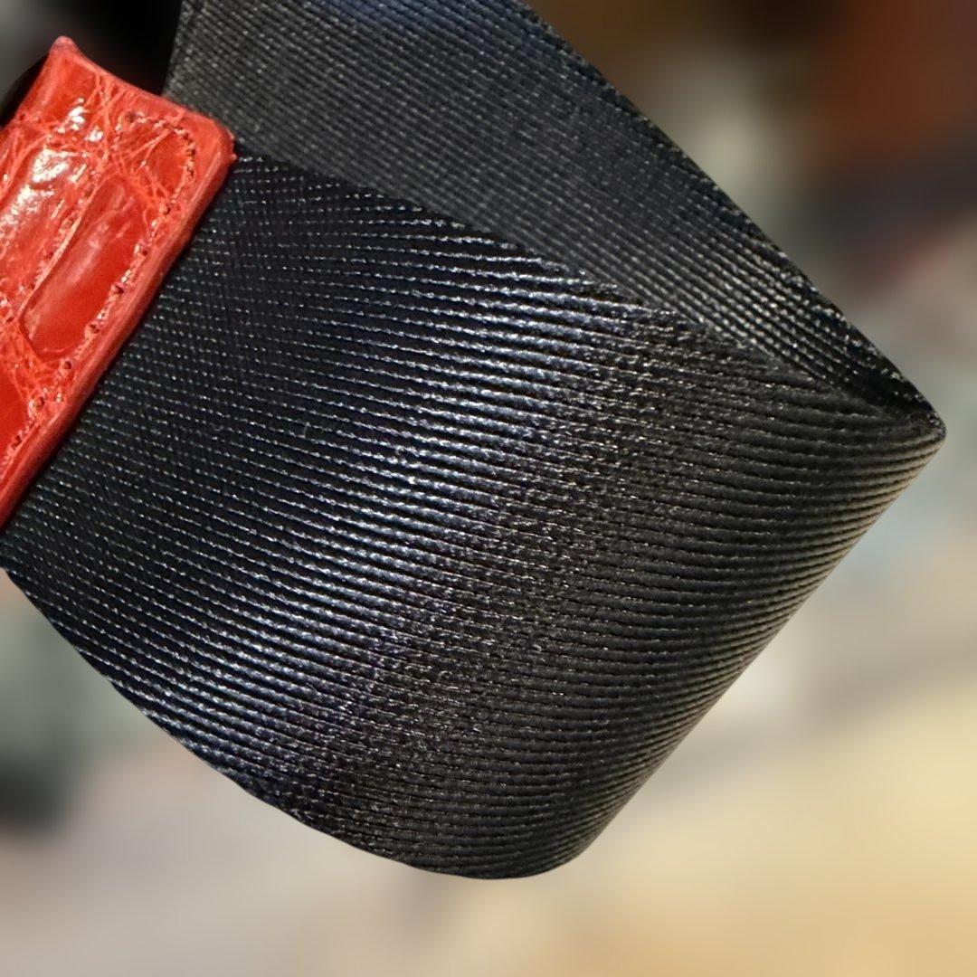 新品　男女兼用　クロコダイルアクセント 本革ボディバッグ