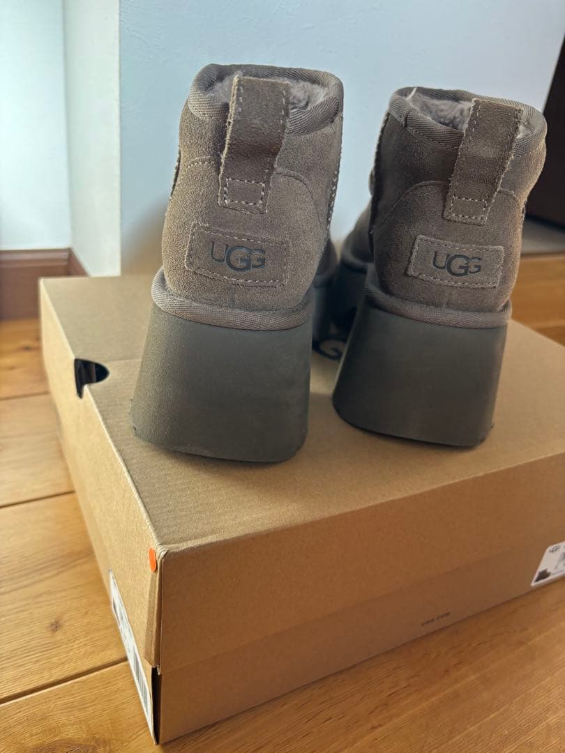 UGG クラシック ウルトラ ミニ ニュー ハイツ　24cm